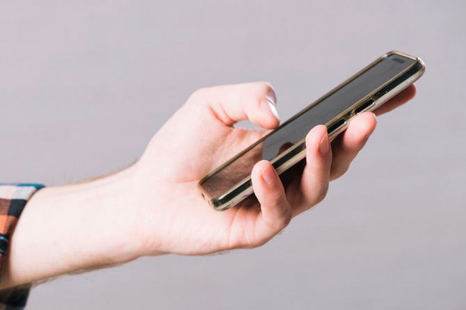 Эксперт оценил идею обязать операторов выплачивать компенсации обманутым мошенниками клиентам