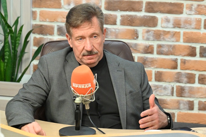 Виктор Бут в студии Радио «Комсомольская правда».