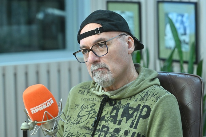 Лидер группы «Крематорий» Армен Григорян на радиостанции «Комсомольская правда».