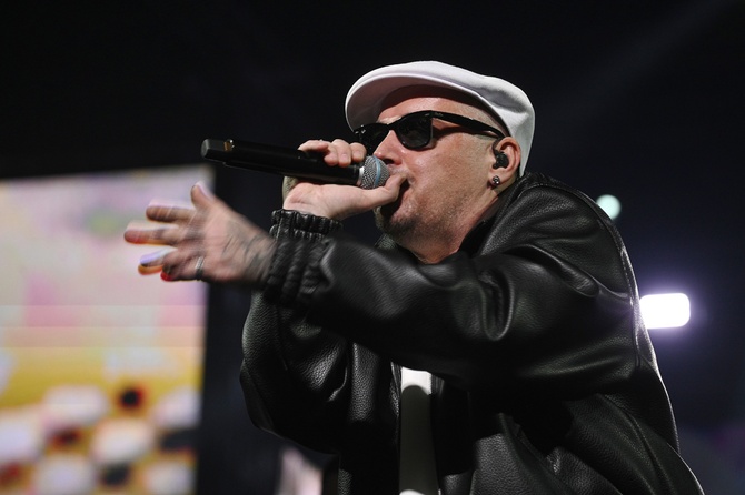 Гуф назвал свою девушку «сукой» в новой песне «Молча»