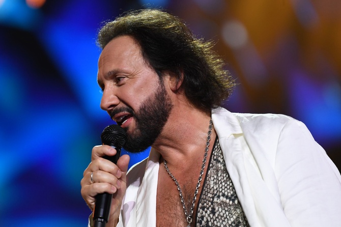 Стас Михайлов, «Комбинация» и «Жуки»: какие песни поют россияне в караоке