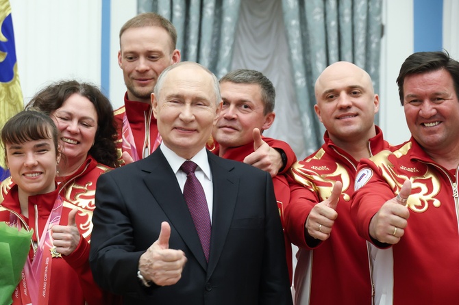 Путин присвоил госнаграды спортсменам и членам сборной России на Паралимпиаде в Италии