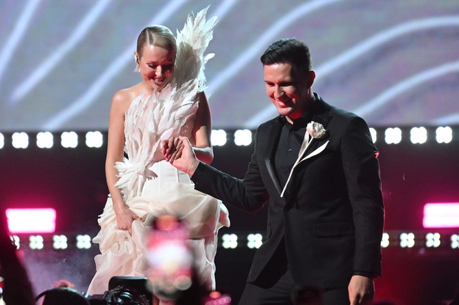 Клава Кока рассказывает свою историю любви в мини-альбоме «Как я люблю тебя»