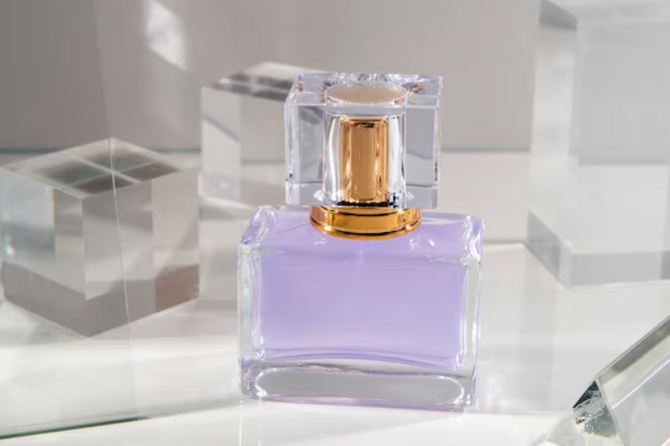 «Запах порока»: в России призвали проверить рекламу парфюма с нотами наркотических растений