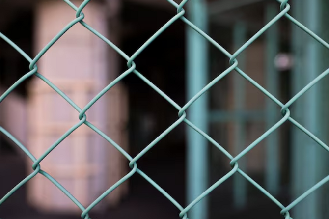 Пенсионер 3 года провел в колонии по ложному обвинению внучки