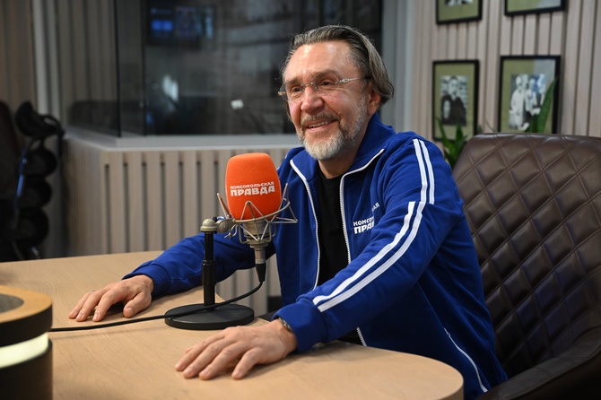 Шнуров и «Ленинград» сделали ремейк хита «Менеджер» в своей новой песне «Король и Шут»