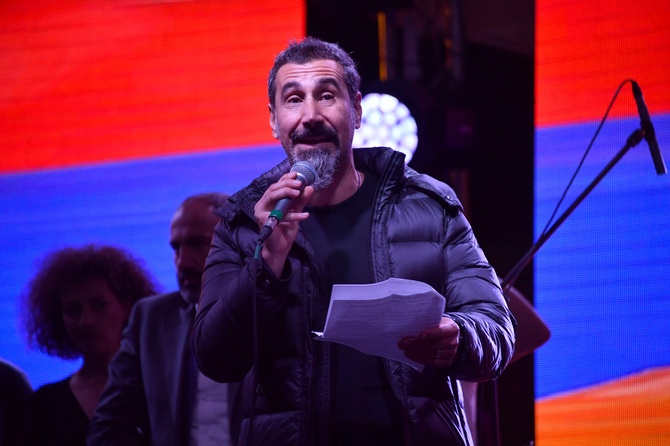 Лидер System of a Down Серж Танкян