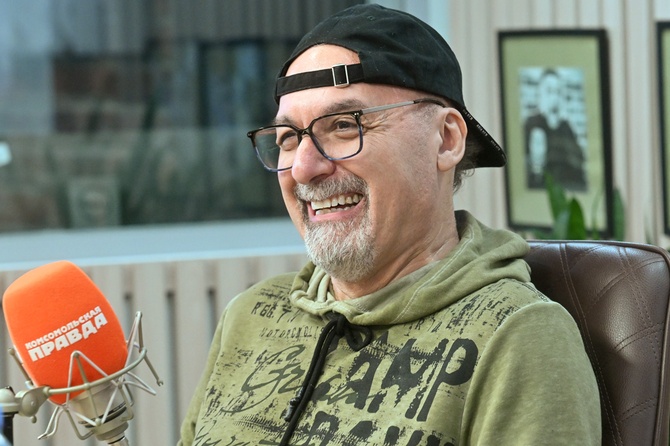 «Крематорий» превращают воду в вино в новой песне «Воду в вино»