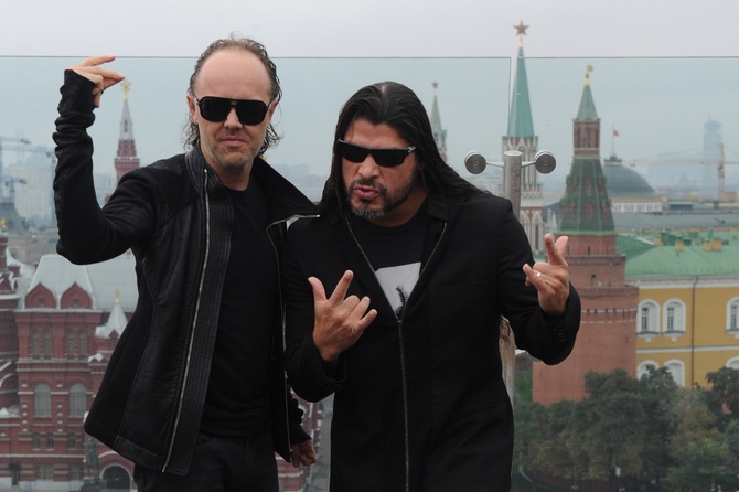 Участники группы Metallica Ларс Ульрих (слева) и Роберт Трухильо в Москве