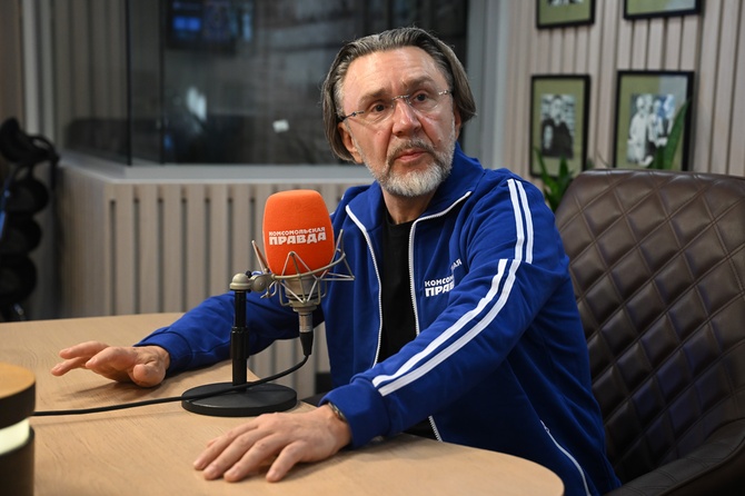 Сергей Шнуров и «Ленинград» посвятили песню Брэду Питту, который снова начал пить
