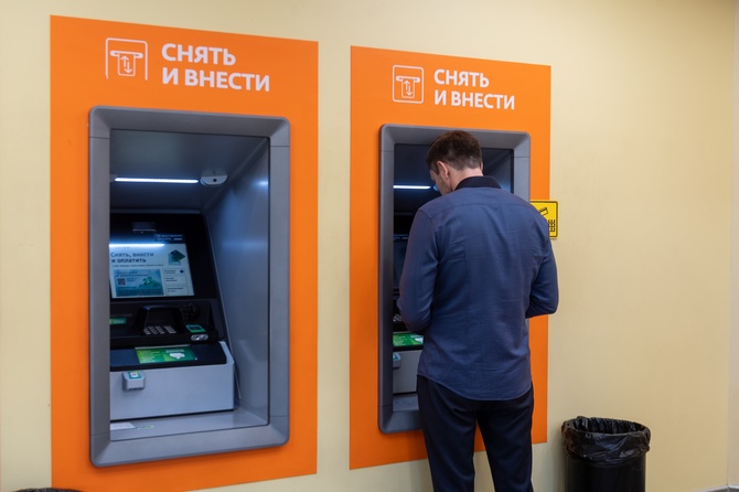 Опрос показал, какие траты россияне скрывают от партнеров