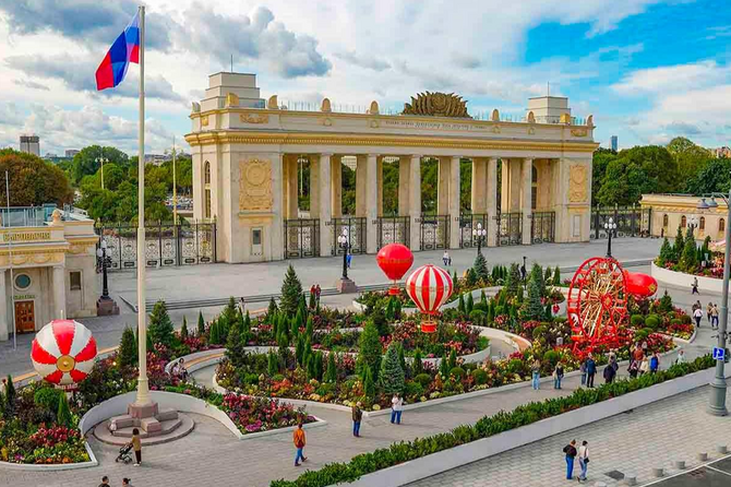 Собянин: Обновили главный символ Парка Горького — арку главного входа