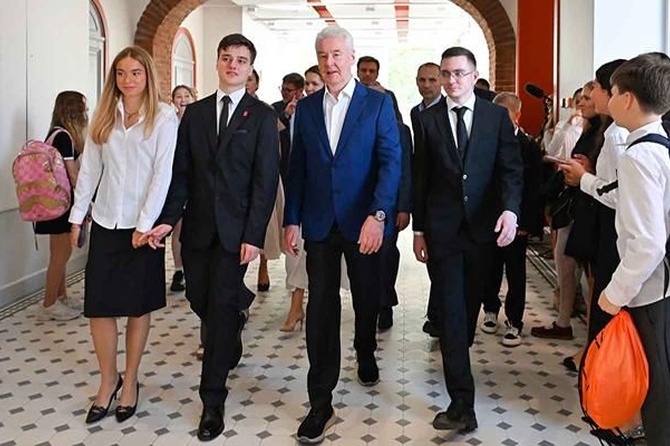 Собянин: 1 сентября в Москве открылось 100 обновленных школьных зданий