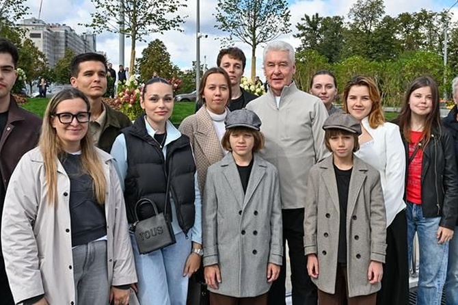 Сергей Собянин открыл пешеходный мост в центре Москвы