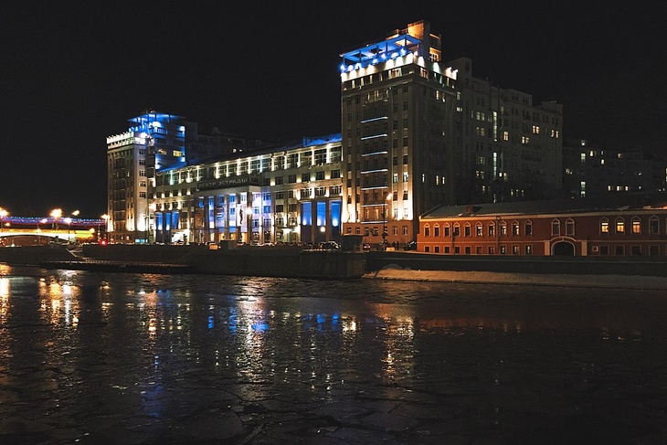 Дом на набережной