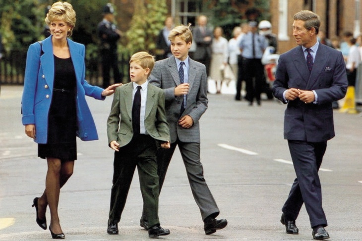 Диана и Чарльз с сыновьями