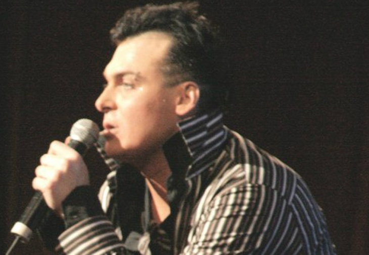 СМИ сообщили об экстренной госпитализации певца Юлиана