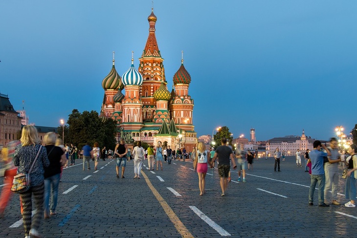 «Вещам предпочитает путешествия»: в России составили портрет столичного туриста