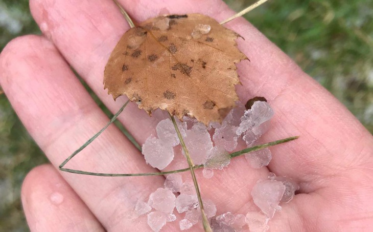 В Подмосковье выпал крупный град и прошел дождь