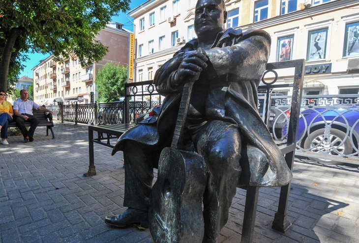 Памятник Михаилу Кругу в Твери