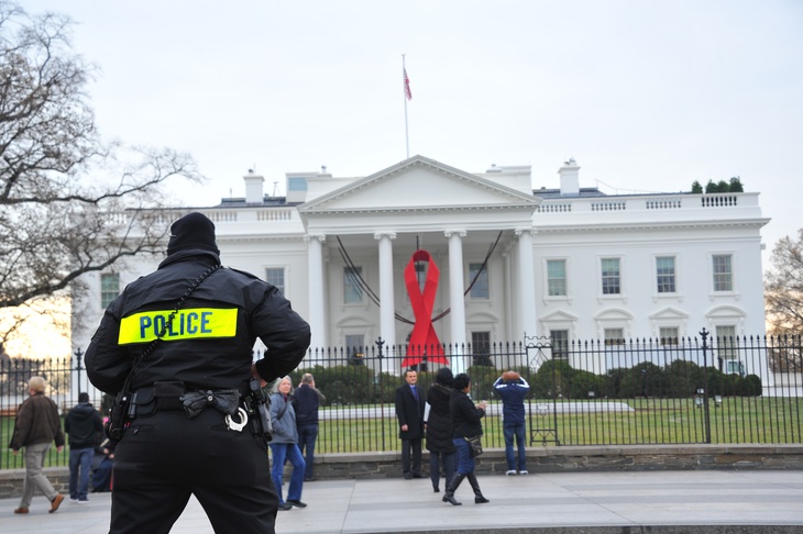 Полиция США охраняет Белый дом