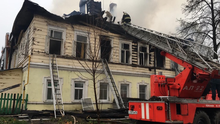 Количество погибших на пожаре в Ярославской области выросло до семи человек