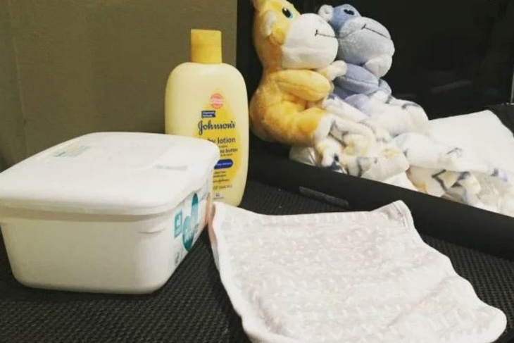 Американец переделал инструментальную тележку в пеленальный столик