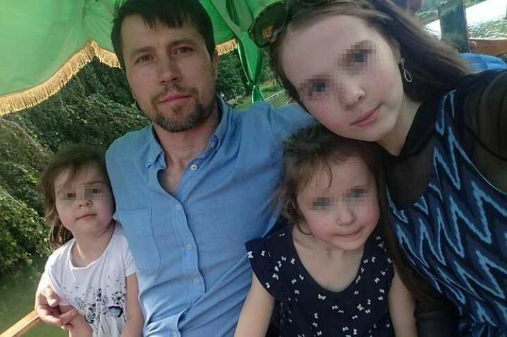 Денис Лисов с дочерьми