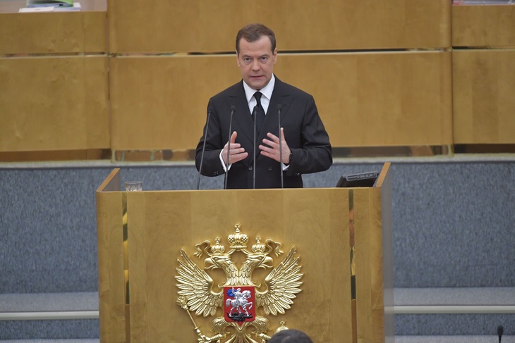 Медведев оценил цены на интернет в России 