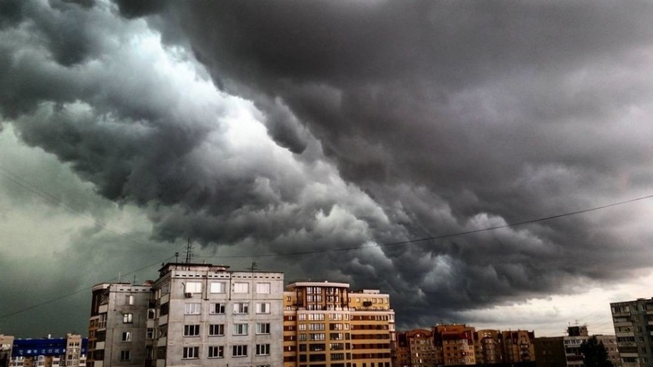 Специалист назвал бредом сообщения о торнадо в Москве