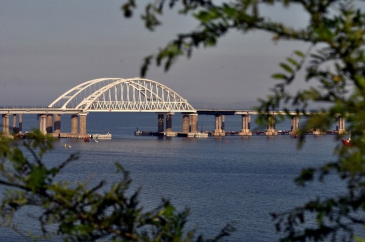 Керченский пролив уже с Крымским мостом