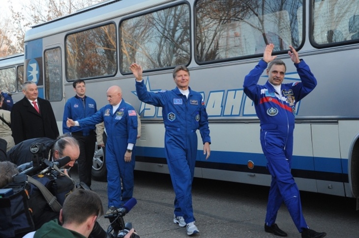 Космонавты на Байконуре перед стартом