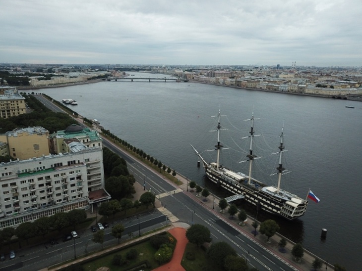 Вид Невы в Санкт-Петербурге