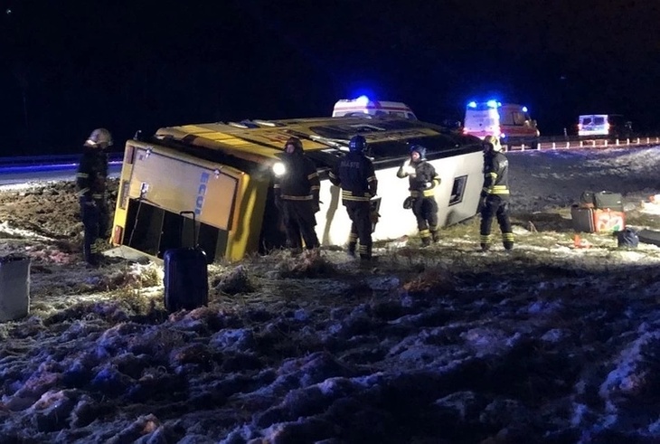 Автобус из Петербурга попал в ДТП в Эстонии, девять человек пострадали