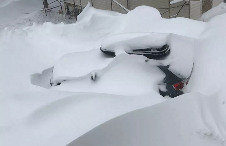 Автомобиль после шерегешского снегопада