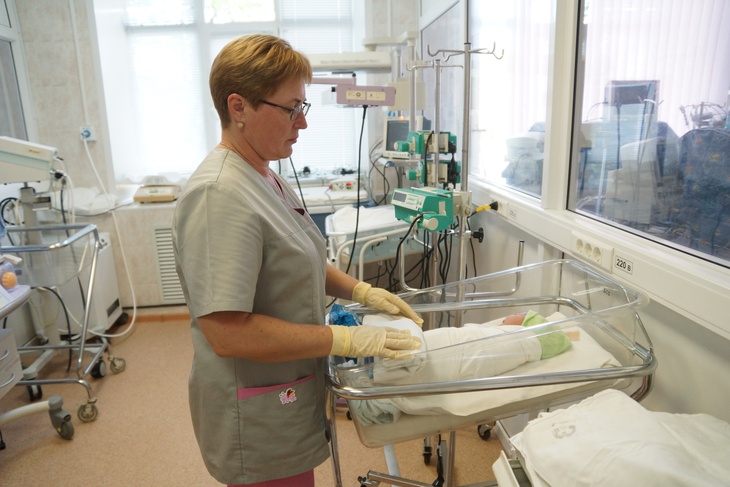 Самара. Новорожденный в реанимационном отделении в одной из больниц города.