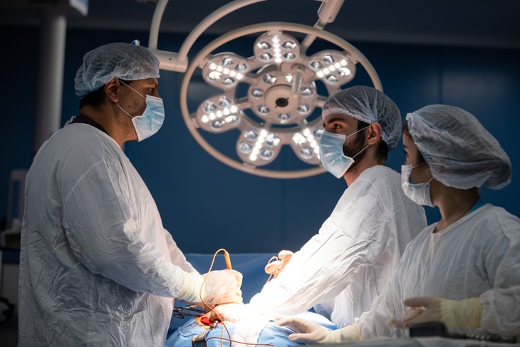 Ставрополь. Проведение хирургической операции в операционном блоке. 