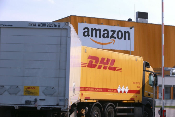 Финдиректора Amazon насмерть сбила фура ее компании
