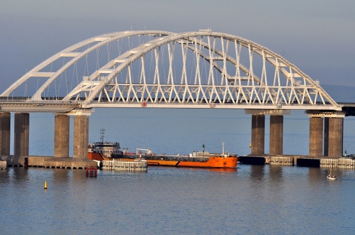 Крымский мост, вид из Керчи