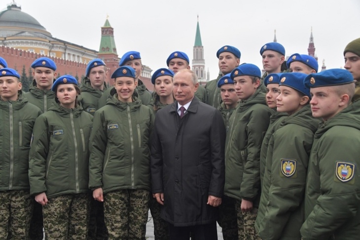 Путин с учащимися военно-патриотического центра "Вымпел"
