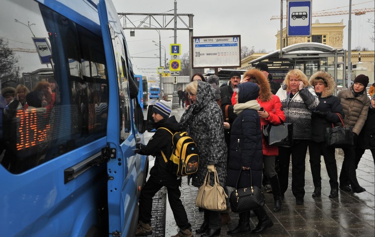 Новосибирский молчун удивил пассажиров маршрутки, заплатив за всех в транспорте