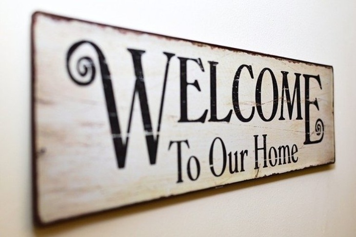 табличка "Добро пожаловать в наш дом"
