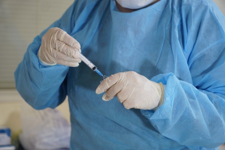 Российскую вакцину от китайского коронавируса создадут за полгода