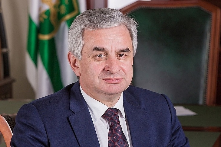 Президент Абхазии не собирается уходить в отставку