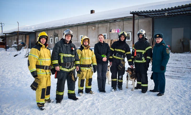 Пожарные в приюте