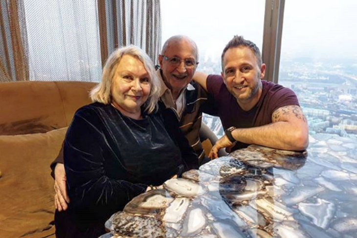 Александр Боголюбов с женой и сыном