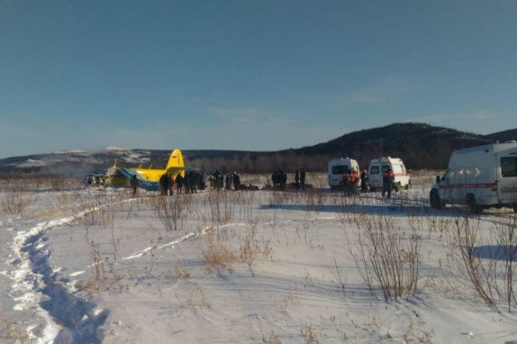 Семь человек пострадали при жесткой посадке частного АН-2 в Магадане