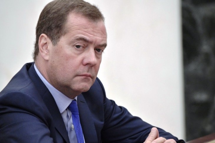 Социолог объяснил, почему люди остались недовольны правительством Медведева