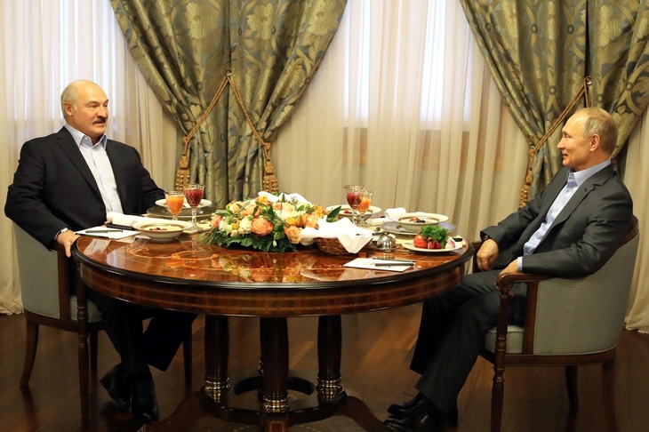 Александр Лукашенко и Владимир Путин завтракают в Сочи