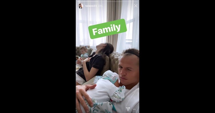 Уставшая с молокоотсосом на груди: Тарасов снова опозорил Костенко 